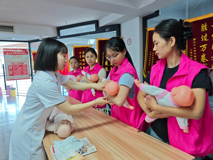 成都鲸婴月嫂公司